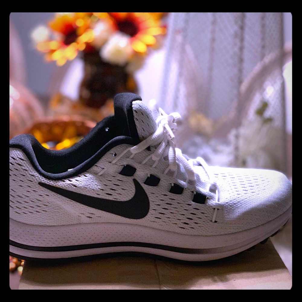 NWOT Nike size 6.5 women’s